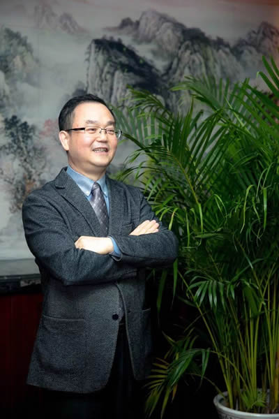 快过刀，准超尺，亮胜光，激光正成为21世纪最为瞩目的高新技术之一