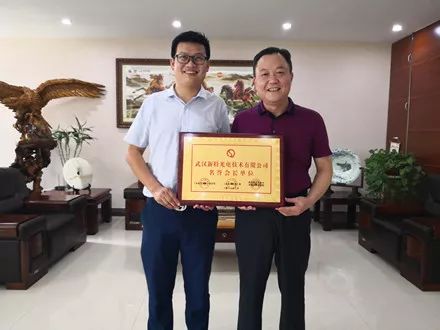 追梦路上相伴前行 ——J9九游会光电与《企业与市场》网达成战略合作