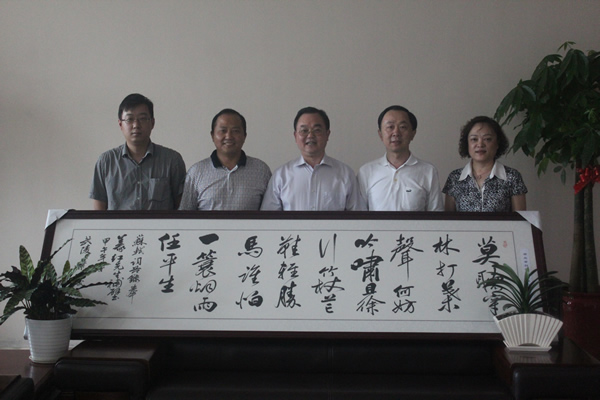 省侨联主席谢余卡来J9九游会光电考察
