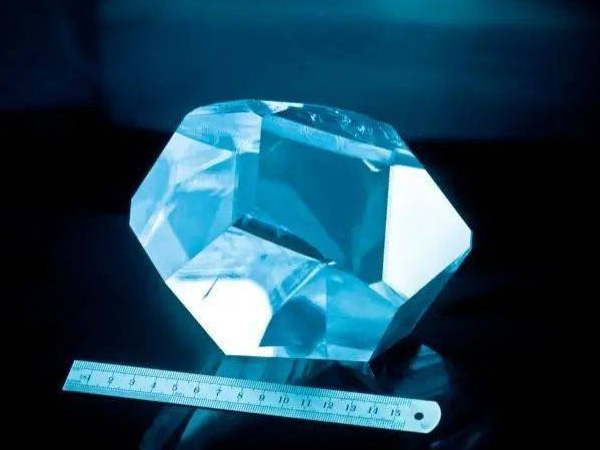 LBO晶体的 10 个基本方面：其特性、应用和制造的详细指南